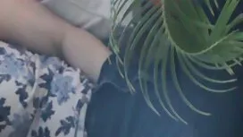 Seksi djevojka radi  ...
