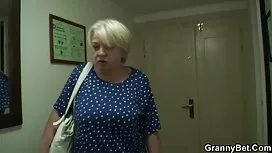 Asa Akira je namazao ...