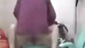 Mlada djevojka nađe  ...
