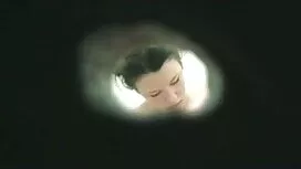 Mlada azijska djevoj ...