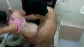 Djevojka poljubi mom ...