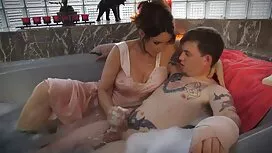 Tamnoplava pilić se  ...